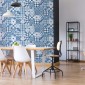 ambientazione parete rivestimento adesivo blue tiles
