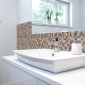 ambientazione bagno rivestimento adesivo brown mosaic