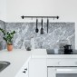 ambientazione cucina prodotto backsplash xl grey marble