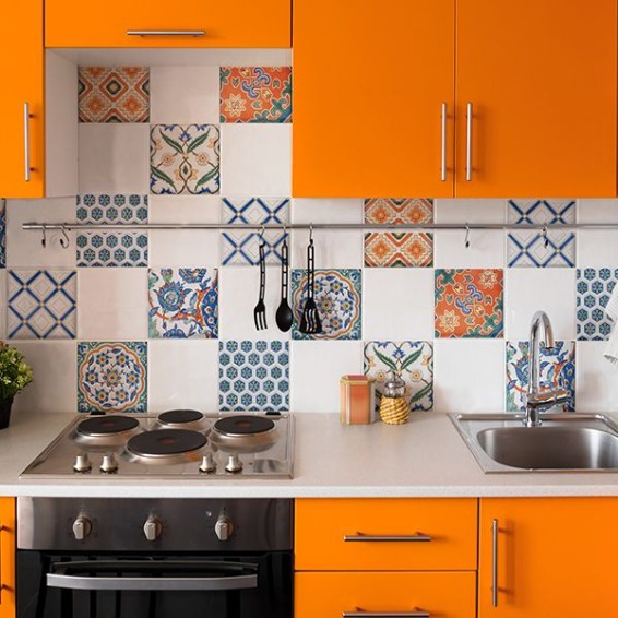 ambientazione piastrelle adesive floreali