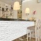 ambientazione bar rivestimento adesivo white bricks